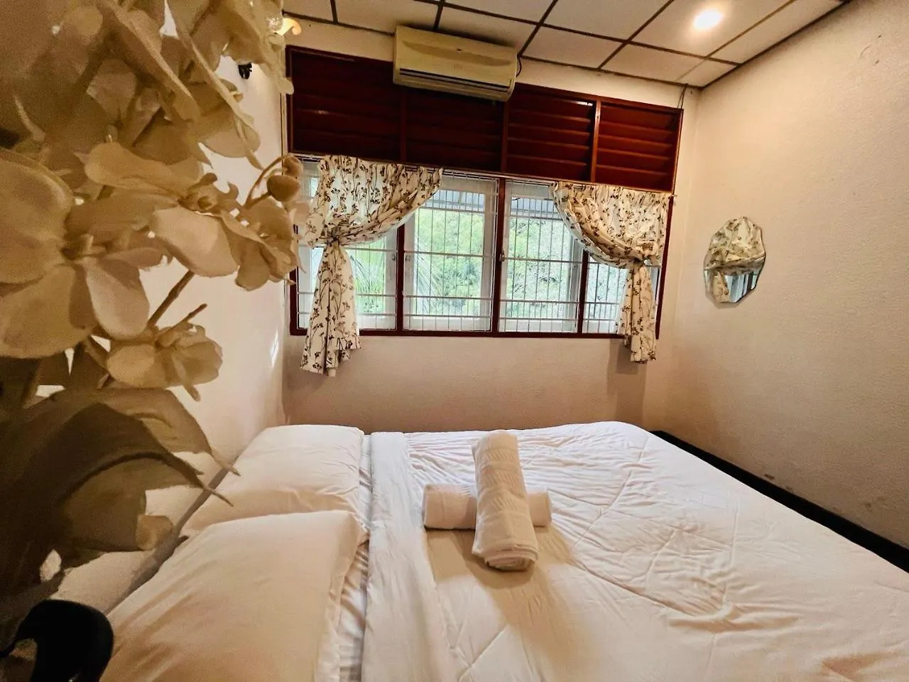 Botanical Retro-Cottage By Stayco George Town
