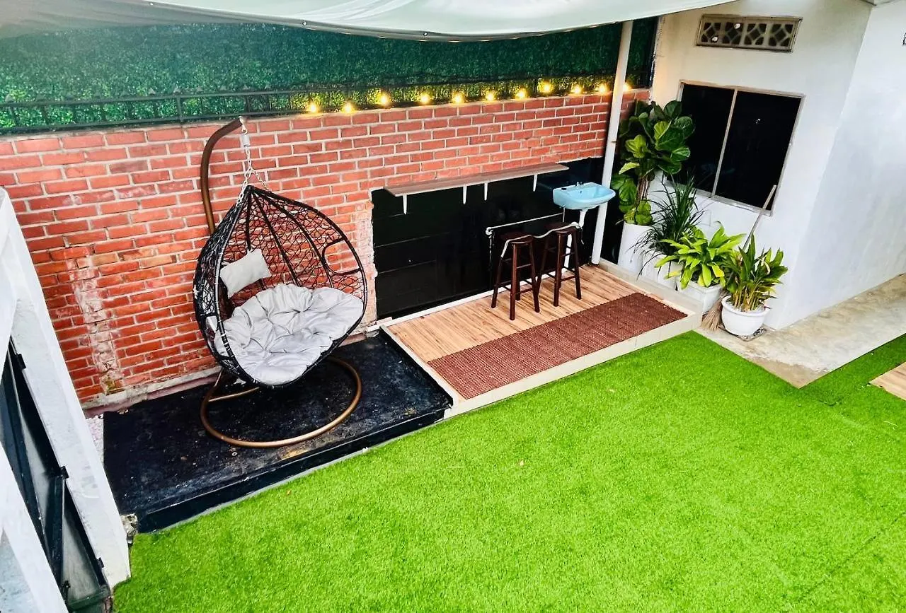 Botanical Retro-Cottage By Stayco George Town